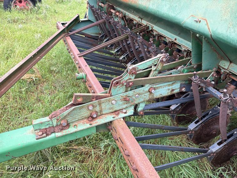 image for item DY2538 John Deere 8350 grain drill