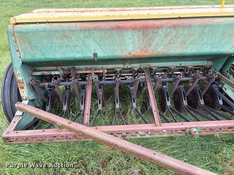 image for item DY2538 John Deere 8350 grain drill