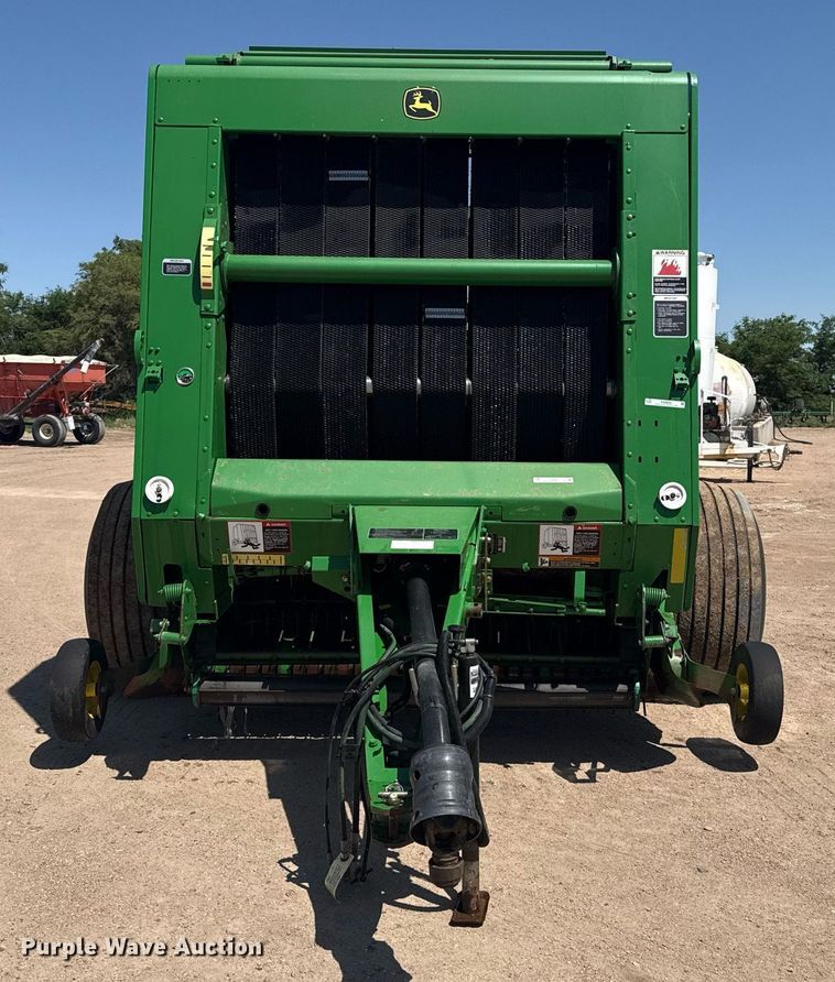 image for item DZ8521 John Deere 568  round baler