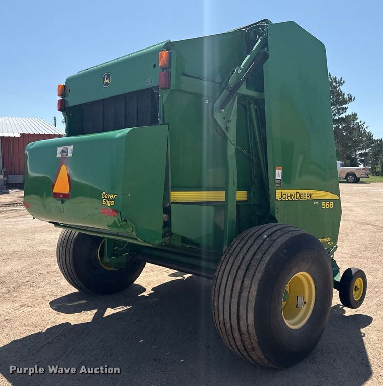 image for item DZ8521 John Deere 568  round baler