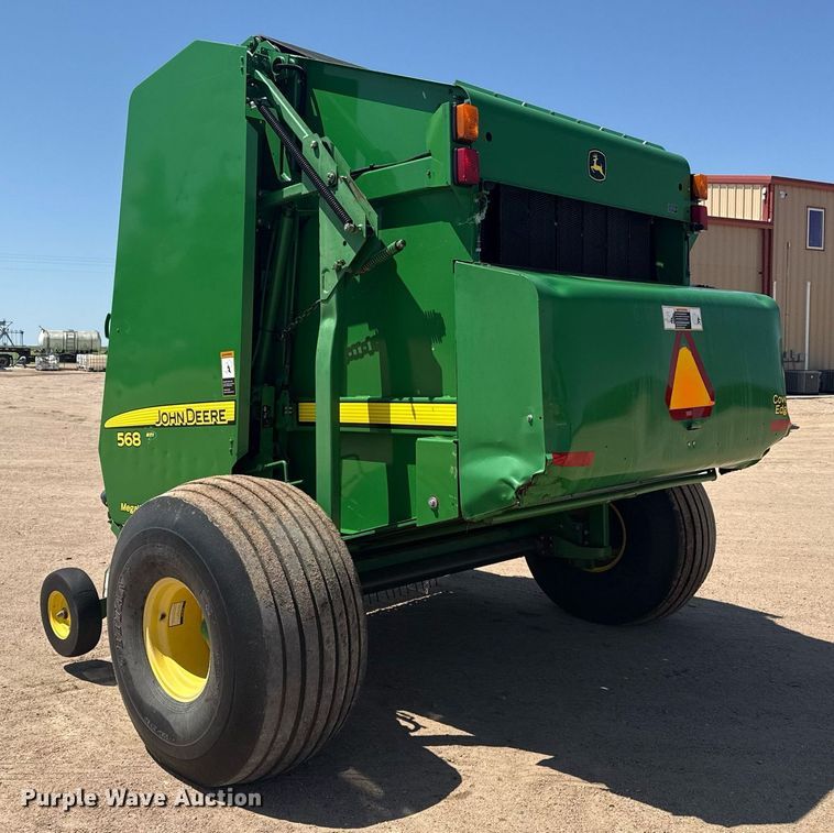 image for item DZ8521 John Deere 568  round baler
