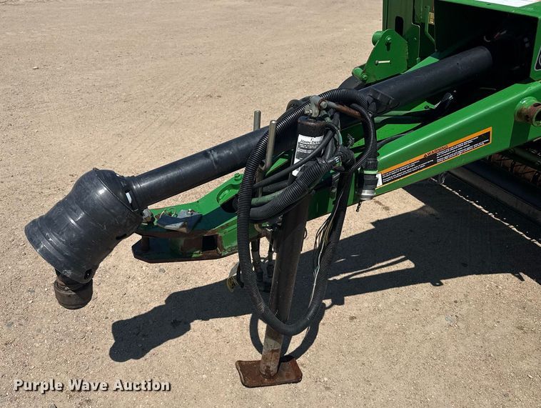 image for item DZ8521 John Deere 568  round baler