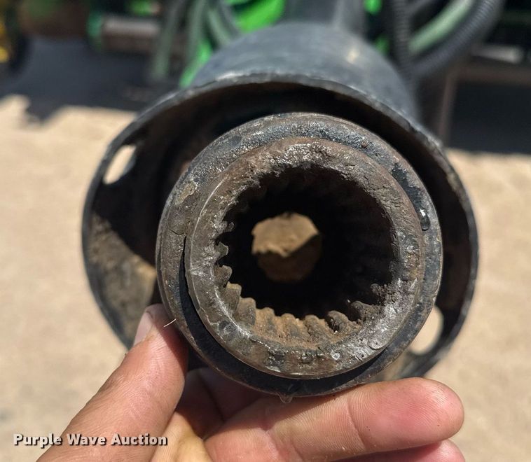 image for item DZ8521 John Deere 568  round baler