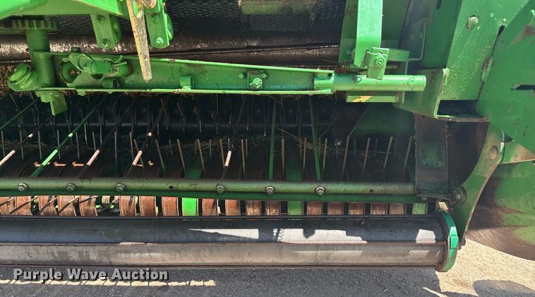 image for item DZ8521 John Deere 568  round baler