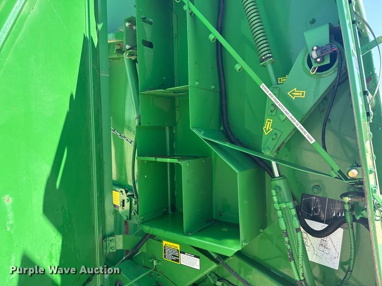 image for item DZ8521 John Deere 568  round baler