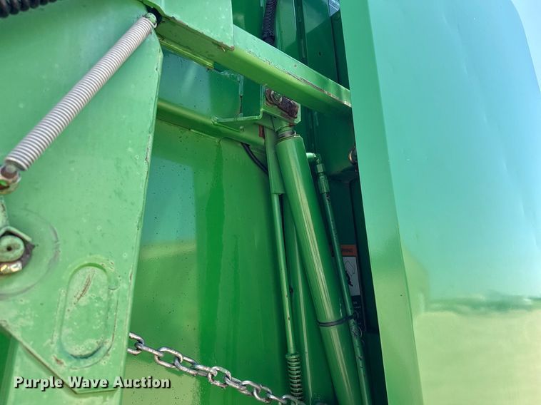 image for item DZ8521 John Deere 568  round baler