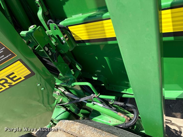 image for item DZ8521 John Deere 568  round baler