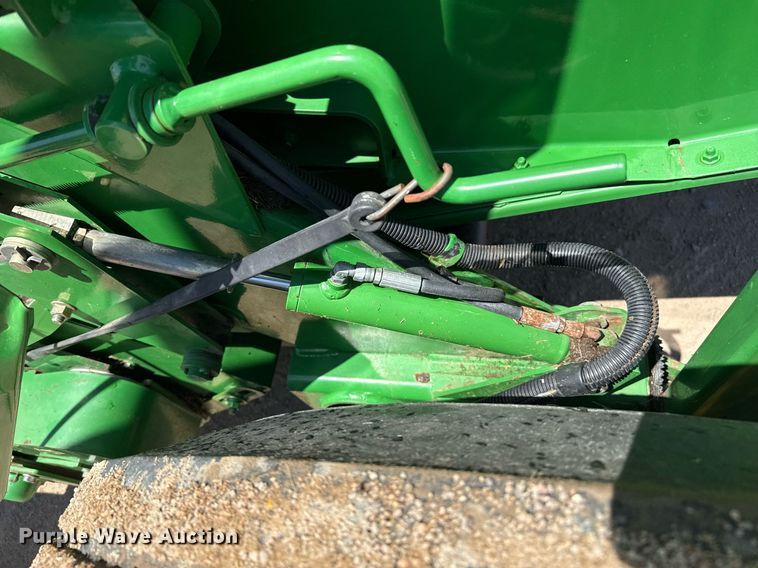 image for item DZ8521 John Deere 568  round baler