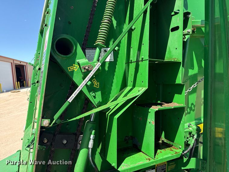 image for item DZ8521 John Deere 568  round baler