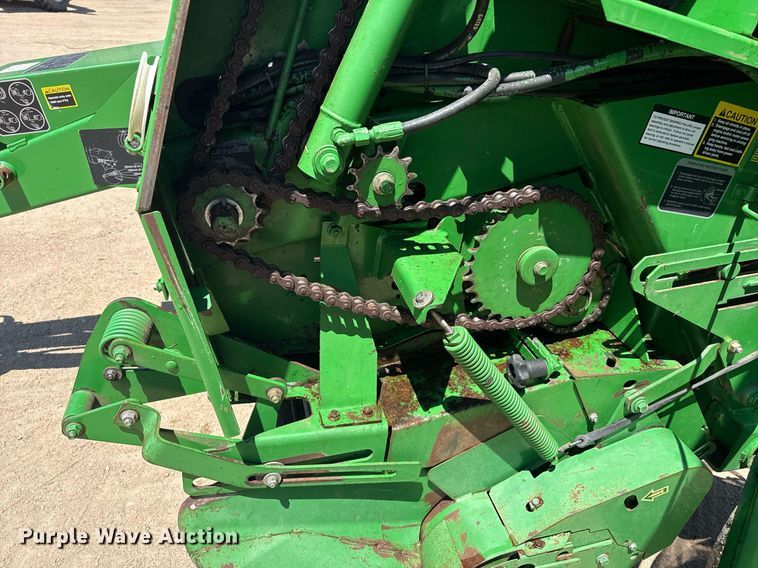 image for item DZ8521 John Deere 568  round baler