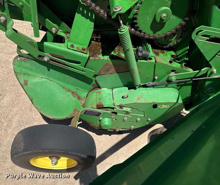image for item DZ8521 John Deere 568  round baler