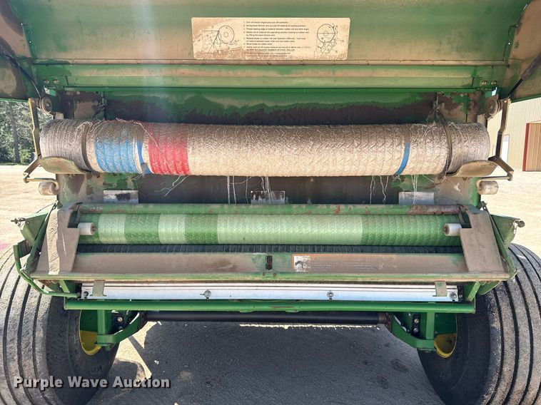image for item DZ8521 John Deere 568  round baler