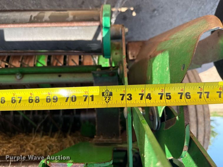 image for item DZ8521 John Deere 568  round baler