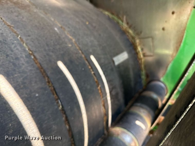 image for item DZ8521 John Deere 568  round baler