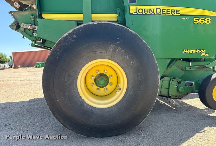 image for item DZ8521 John Deere 568  round baler