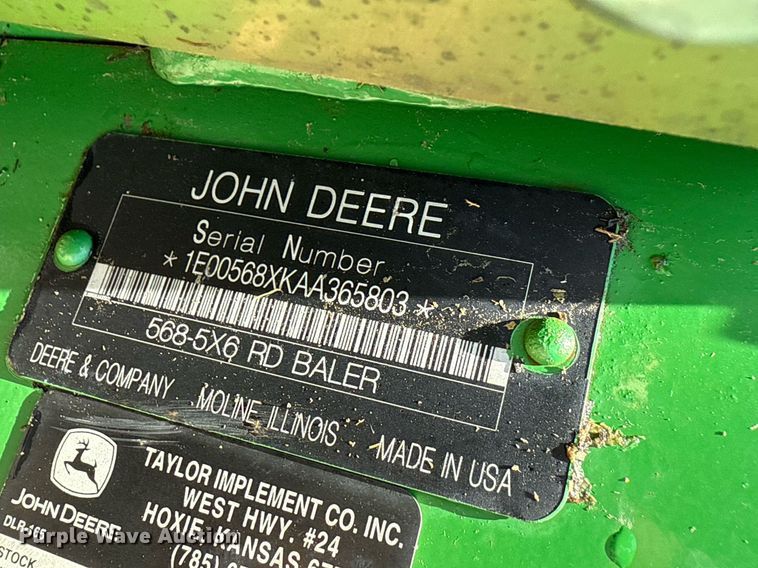 image for item DZ8521 John Deere 568  round baler