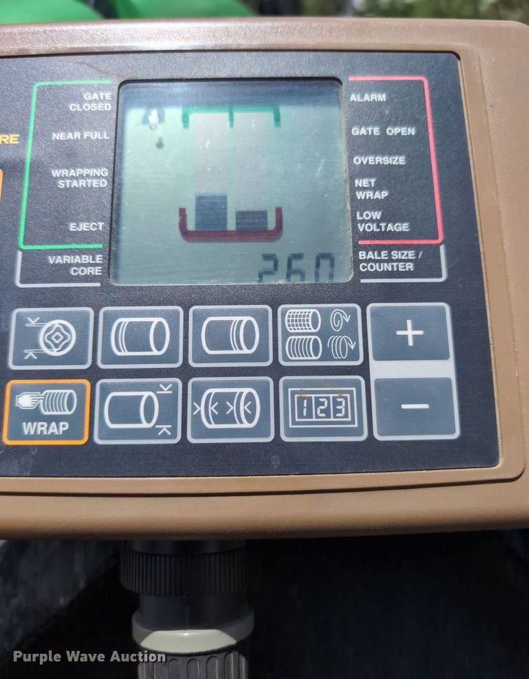 image for item DZ8521 John Deere 568  round baler