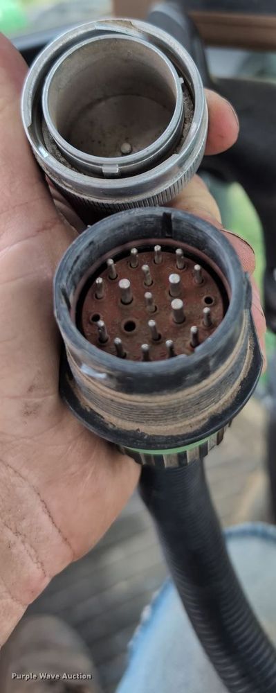 image for item DZ8521 John Deere 568  round baler