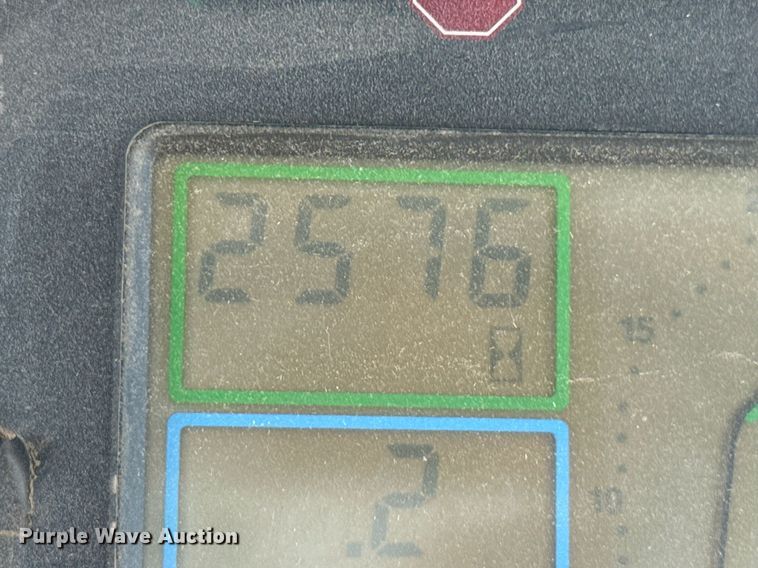 image for item DZ8547 John Deere 7600 tractor