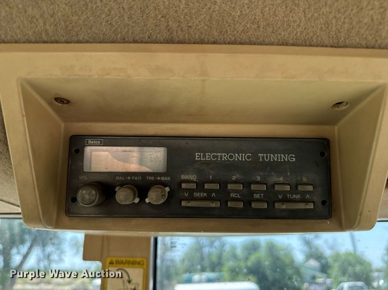 image for item DZ8547 John Deere 7600 tractor