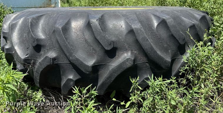 image for item DZ8547 John Deere 7600 tractor