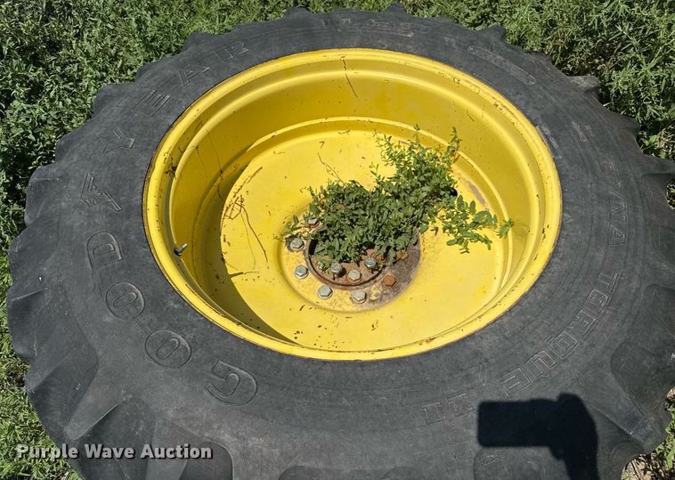 image for item DZ8547 John Deere 7600 tractor