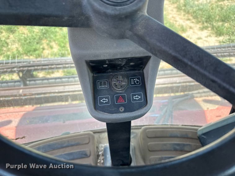 image for item DZ8549 Case WDX1101 swather / windrower