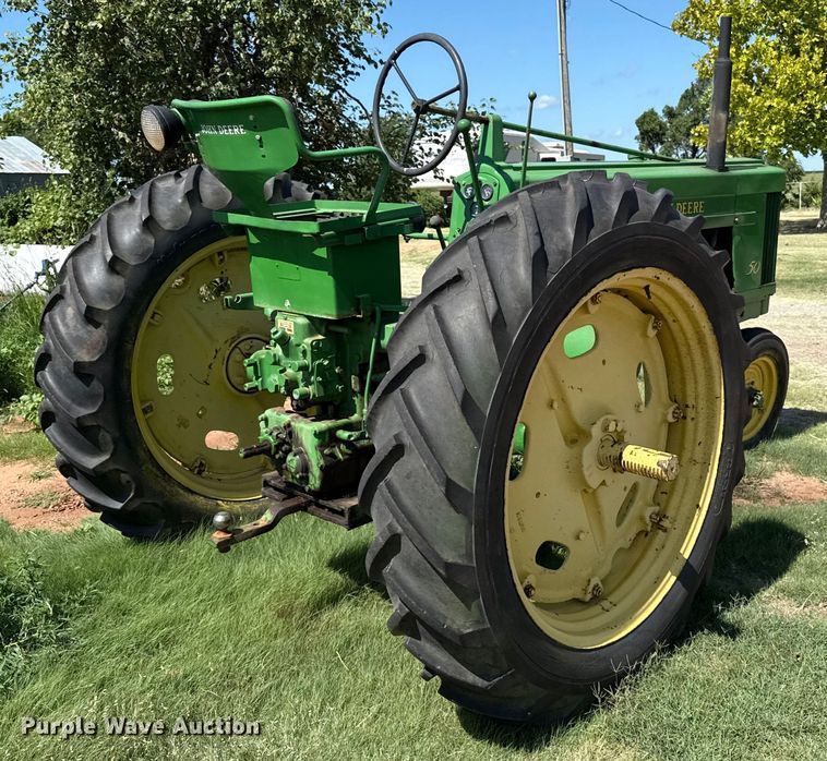 image for item DZ8580 1952 John Deere 50 tractor