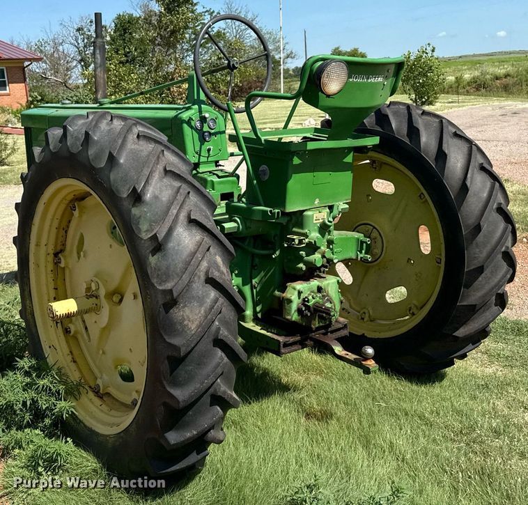 image for item DZ8580 1952 John Deere 50 tractor