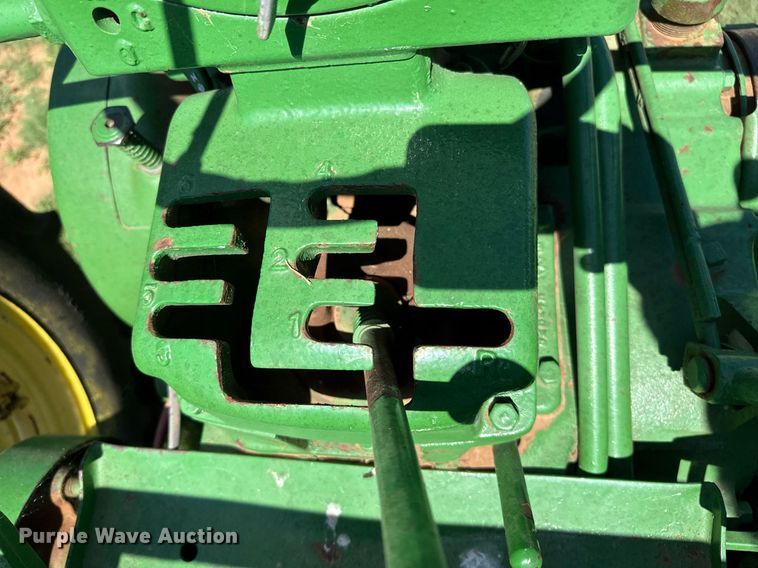 image for item DZ8580 1952 John Deere 50 tractor