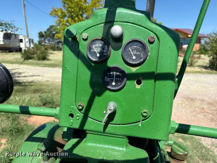 image for item DZ8580 1952 John Deere 50 tractor