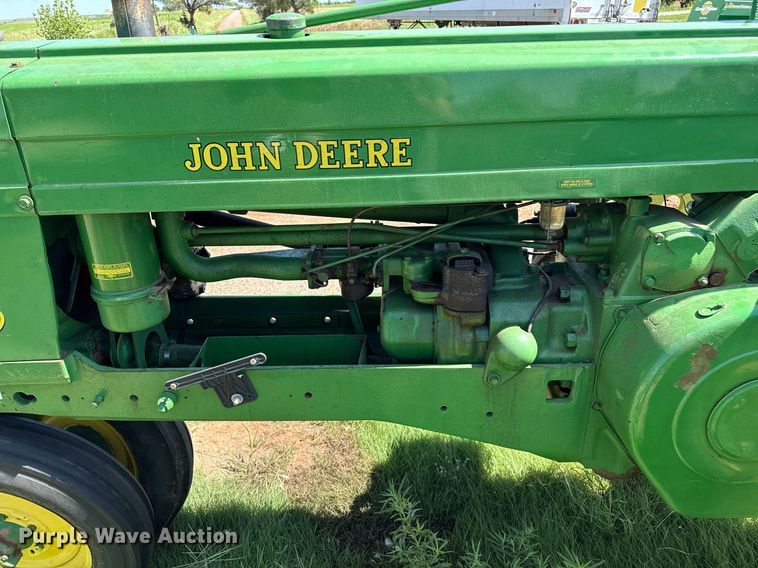image for item DZ8580 1952 John Deere 50 tractor