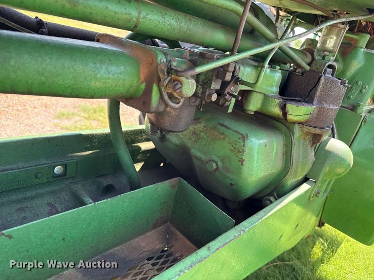 image for item DZ8580 1952 John Deere 50 tractor