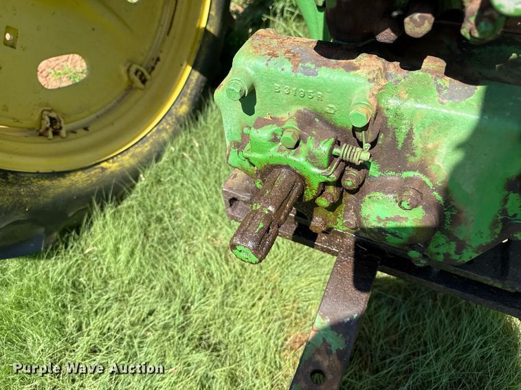 image for item DZ8580 1952 John Deere 50 tractor