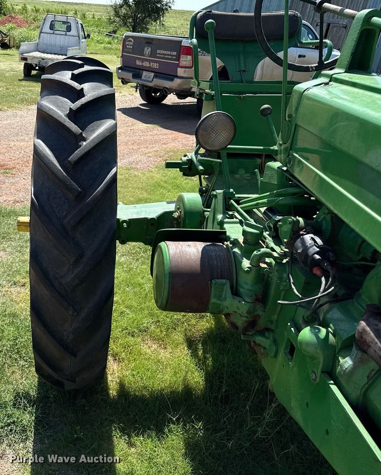 image for item DZ8580 1952 John Deere 50 tractor