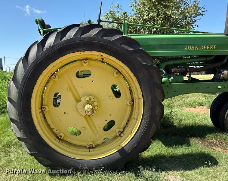 image for item DZ8580 1952 John Deere 50 tractor