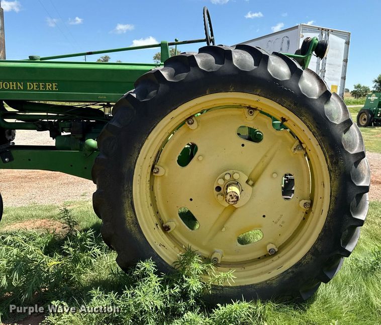 image for item DZ8580 1952 John Deere 50 tractor