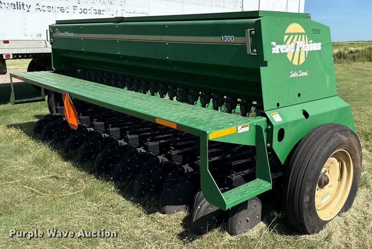 image for item DZ8583 Great Plains Solid Stand 1300 grain drill