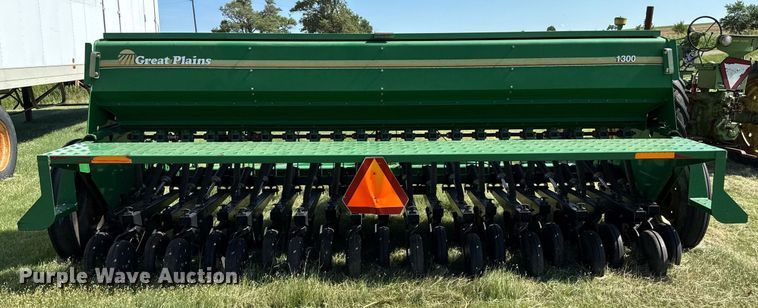 image for item DZ8583 Great Plains Solid Stand 1300 grain drill
