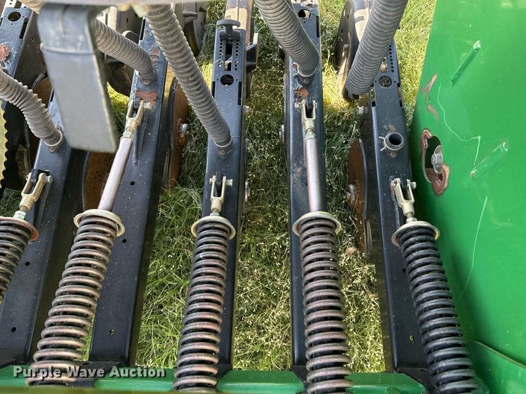 image for item DZ8583 Great Plains Solid Stand 1300 grain drill