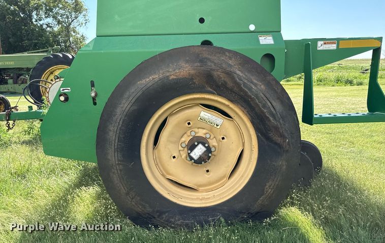 image for item DZ8583 Great Plains Solid Stand 1300 grain drill