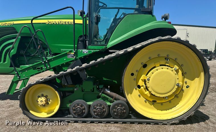 image for item EB2690 2004 John Deere 8520T tractor