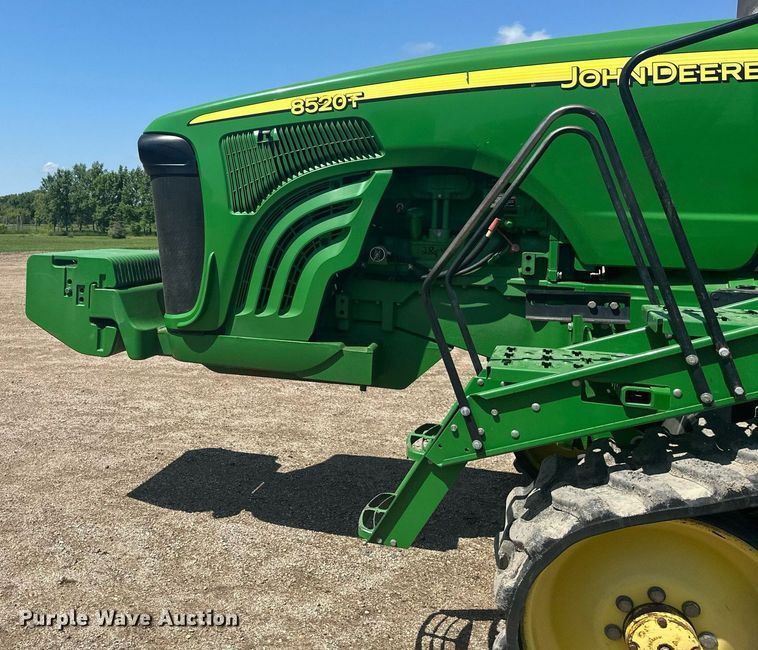 image for item EB2690 2004 John Deere 8520T tractor