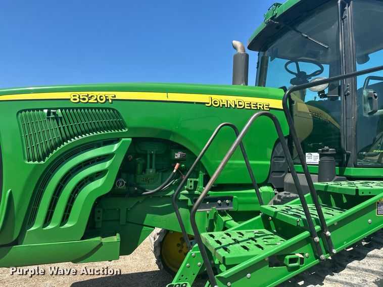 image for item EB2690 2004 John Deere 8520T tractor