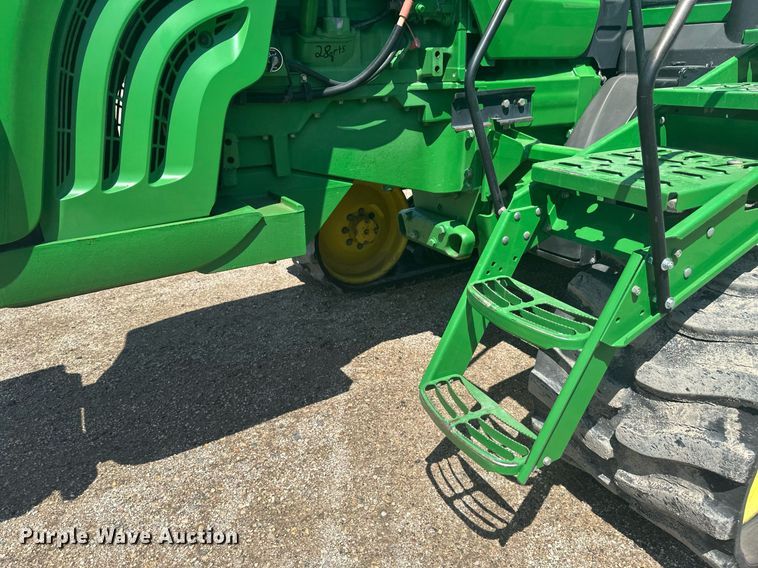 image for item EB2690 2004 John Deere 8520T tractor