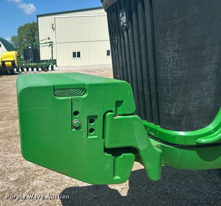 image for item EB2690 2004 John Deere 8520T tractor