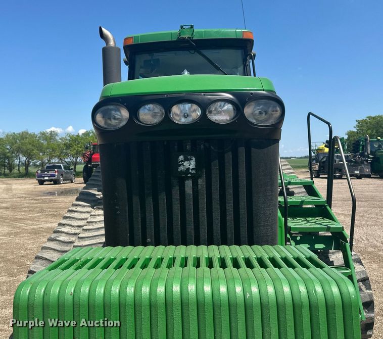 image for item EB2690 2004 John Deere 8520T tractor