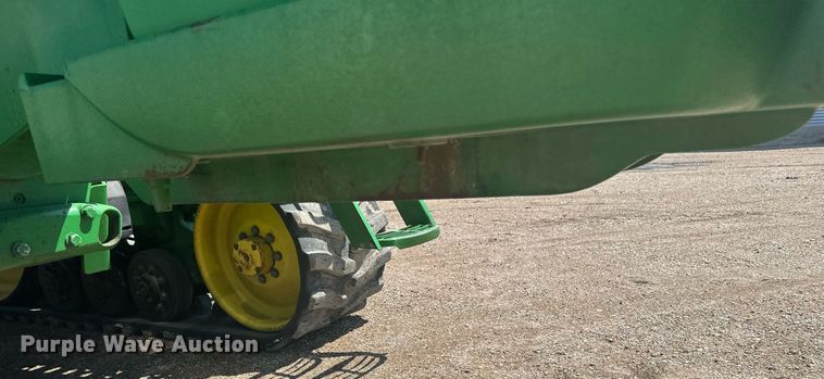 image for item EB2690 2004 John Deere 8520T tractor