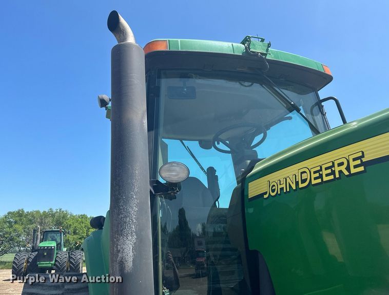 image for item EB2690 2004 John Deere 8520T tractor