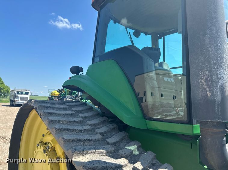 image for item EB2690 2004 John Deere 8520T tractor